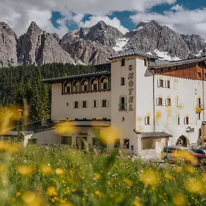 Hotel Passo Tre Croci Cortina, Cortina dʼAmpezzo